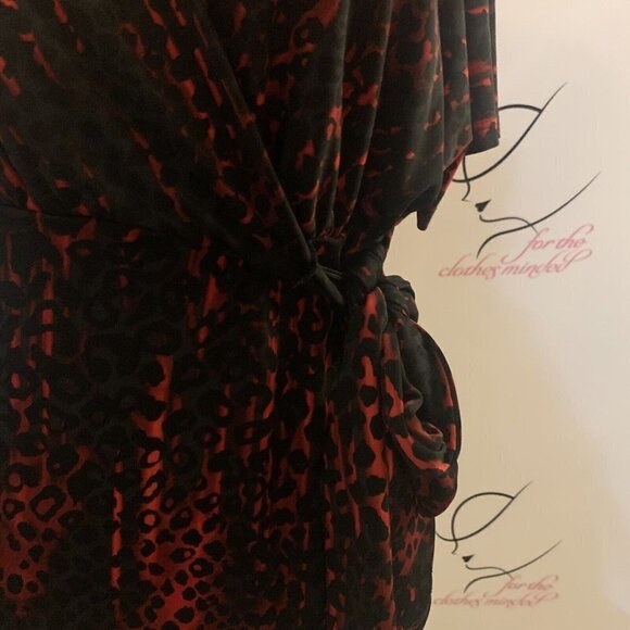 Jennifer Lopez. Size PS. V-Neck Side Tie. Stretch Crossover Top. B72. - Picture 5 of 7